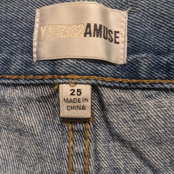 Amuse Society button fly distressed cuffed shorts size 25 - Picture 5 of 6